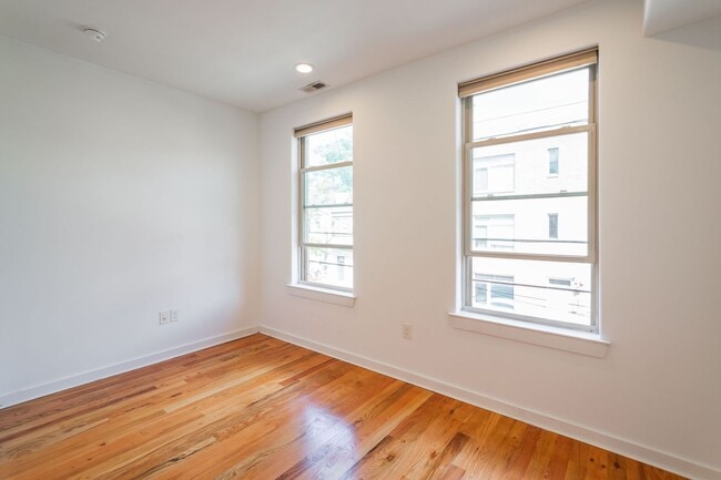 Building Photo - 1642 N Marshall St