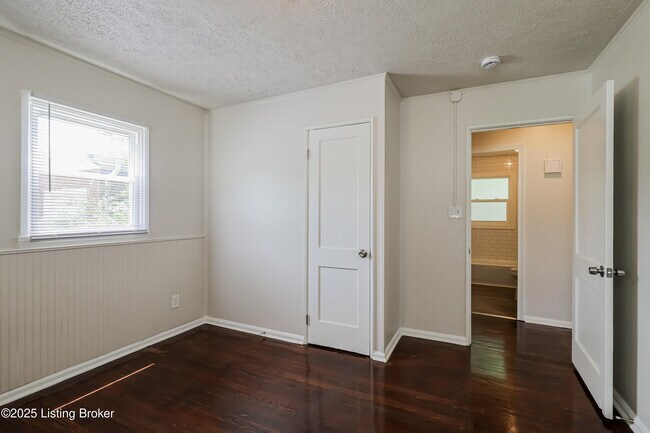 Building Photo - 908 Loretto Ave