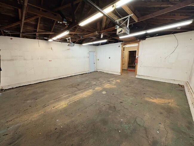 Building Photo - 1424 18th Ave