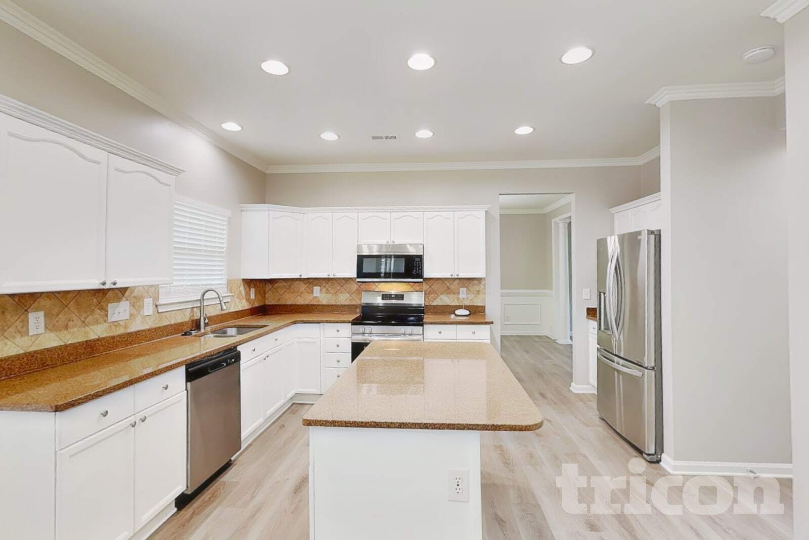 Building Photo - 1002 Hollingdale Ct