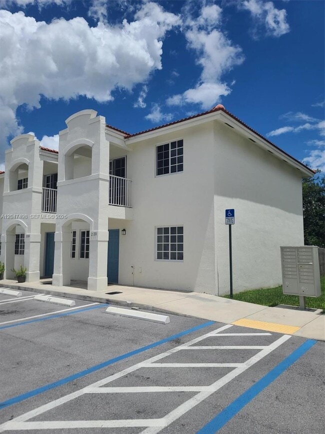 Building Photo - 210 SW 3rd Ct
