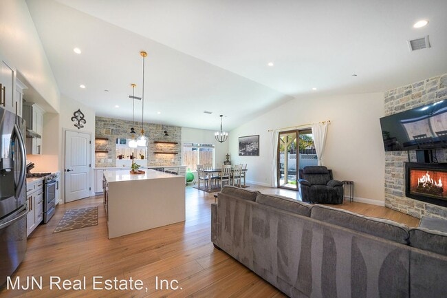 Building Photo - 4 br, 2 bath House - 914 Passion Place