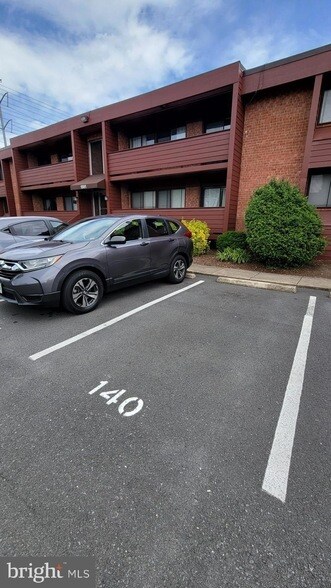 Building Photo - 1501 S George Mason Dr