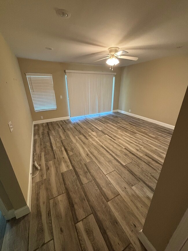 Building Photo - 657 N Golf Villa Rd