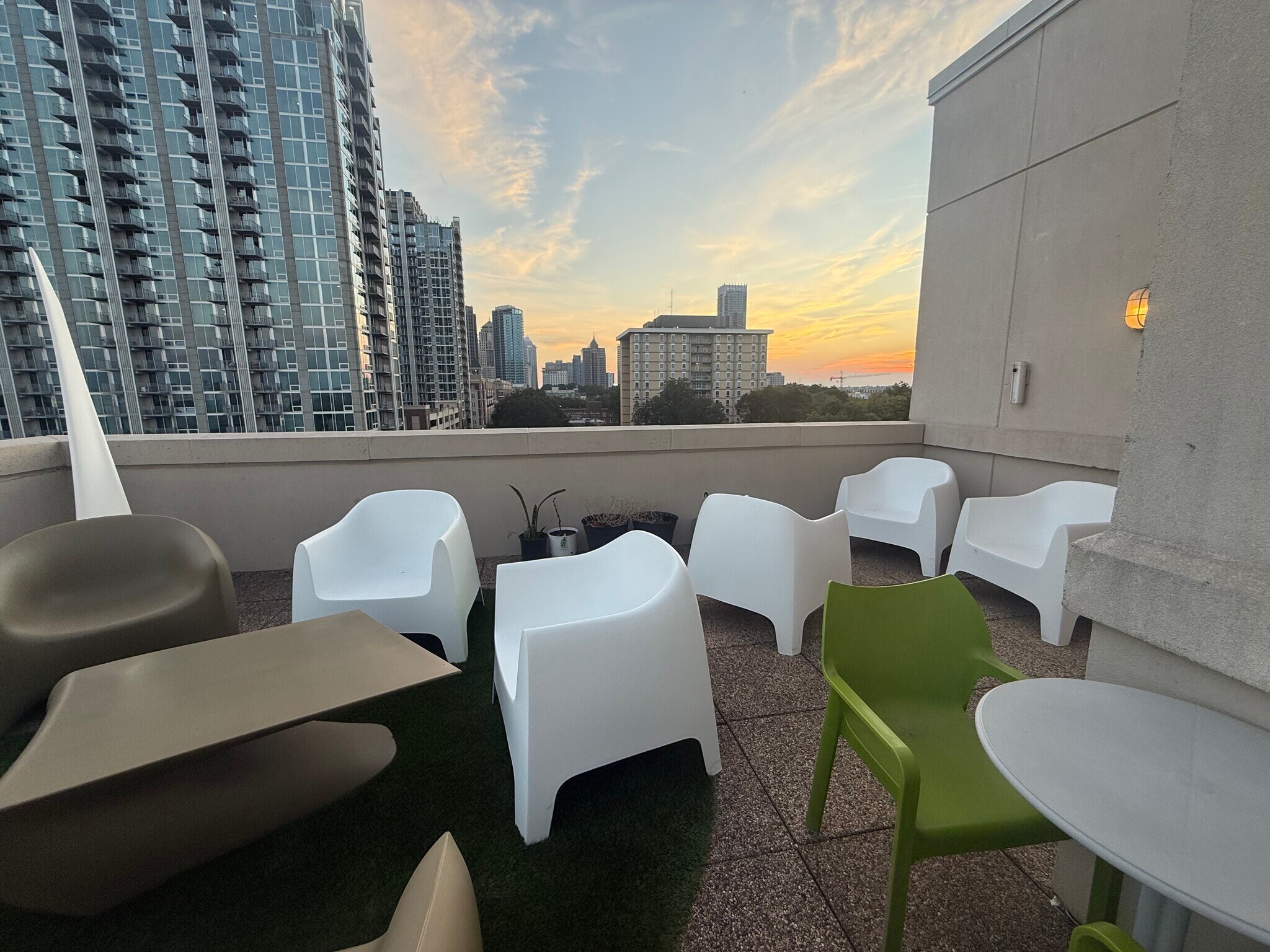 Building Photo - 715 N Church St