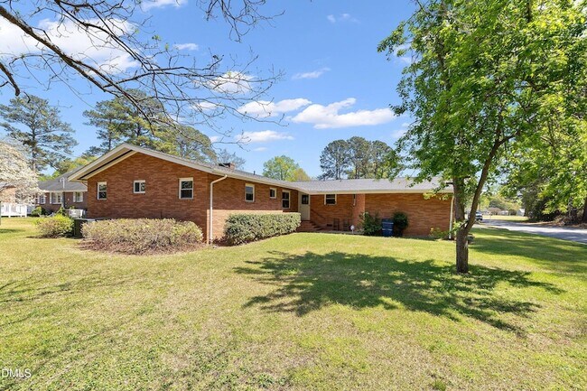 Building Photo - 1114 S 2nd St