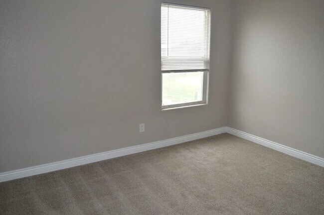 Building Photo - 1055 Vermont Ave