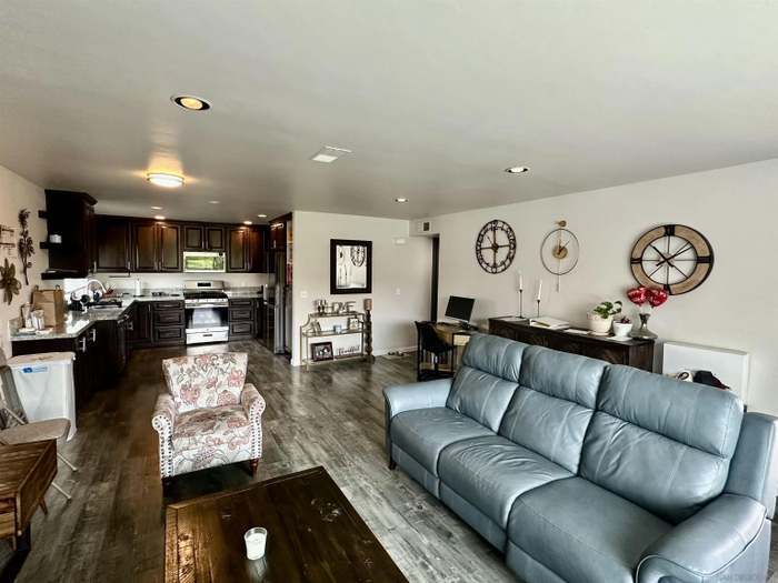 Building Photo - 9829 Caspi Gardens Dr