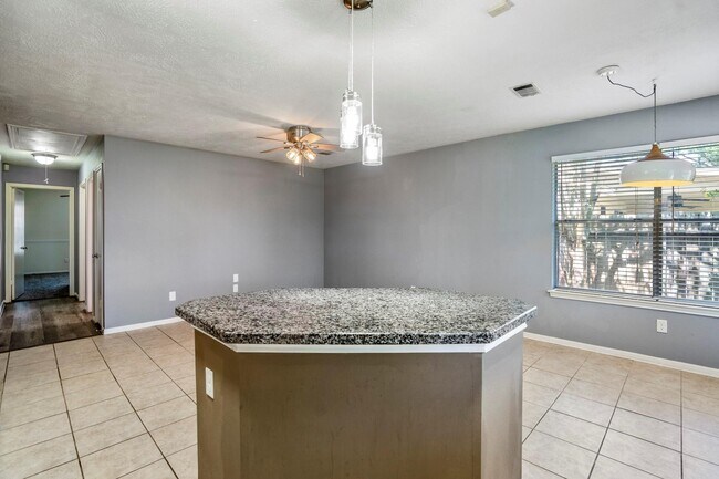 Building Photo - 5211 Roserock Ln