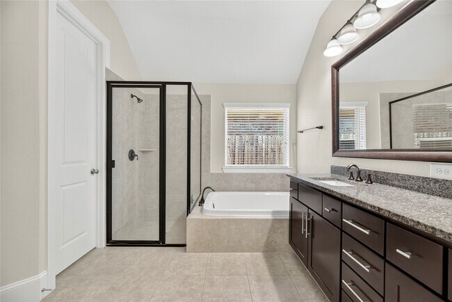 Building Photo - 10510 Trinity Springs Dr