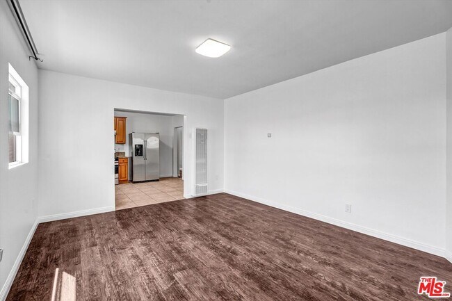 Building Photo - 5319 1/2 Normandie Ave