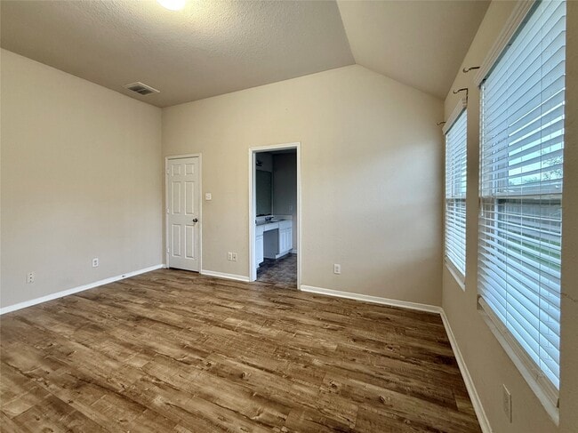 Building Photo - 14802 Fir Knoll Way