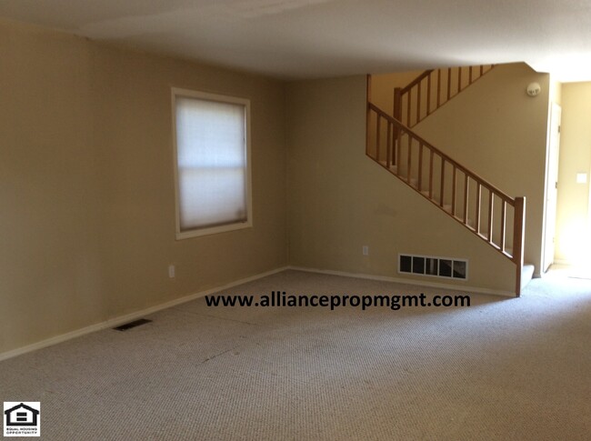 Building Photo - 3 Bedroom 2 Bath Condo Close to Hyalite Elementary