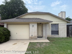 Building Photo - 2304 Silverhill Dr