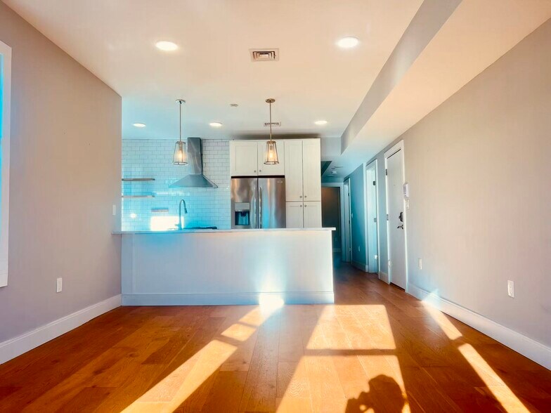 Building Photo - 19 Plymouth St