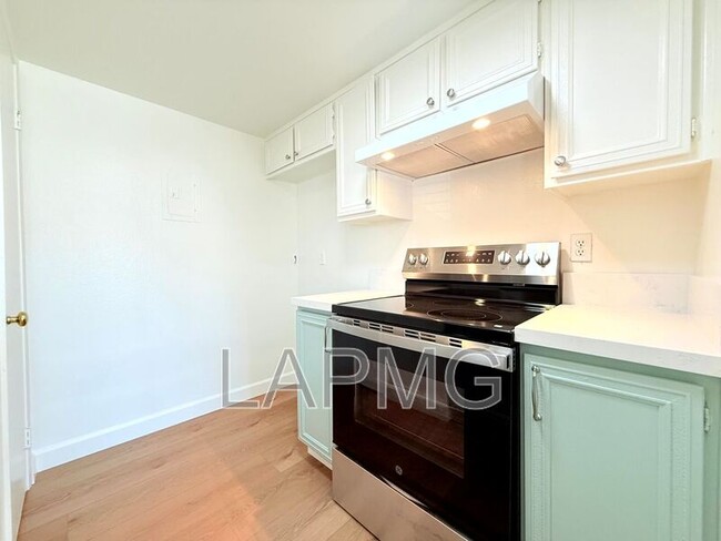 Building Photo - 597 Paseo La Perla