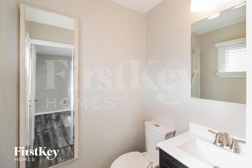 Building Photo - 958 Sheffield Dr
