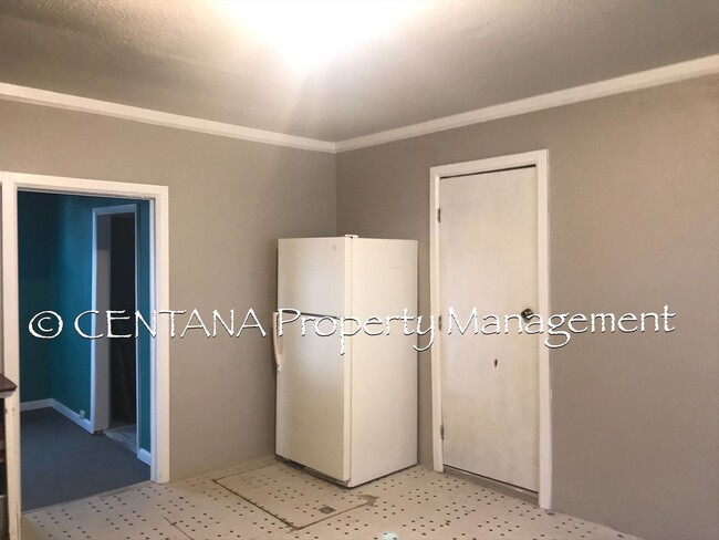 Building Photo - 2 Bedroom Home in Walkerville with a bonus room!