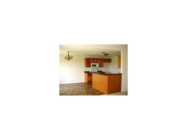 Building Photo - 3 Bedroom Home For Rent Near St. B Area!