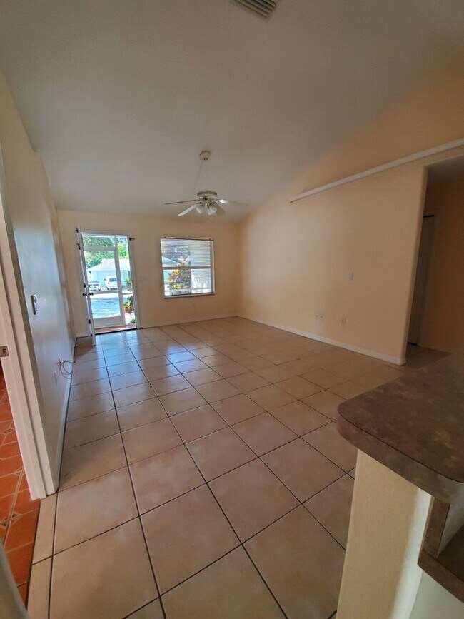 Building Photo - Venice, FL 3BR/2BA/2CG Single Family Home