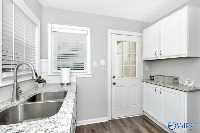 Building Photo - 2611 Whitesburg Dr