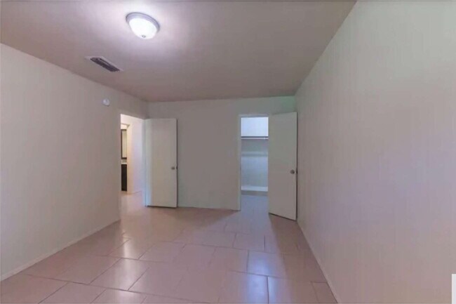 Building Photo - "Charming 2-Bed Sanctuary with Guest Suite in Weatherford – Your Cozy Retreat Awaits!"