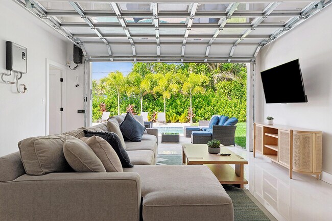 Building Photo - 125 NW 3rd Ave