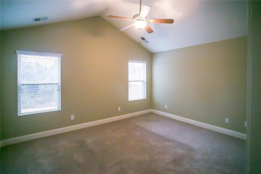 Building Photo - 4719 Sweetwater Dr