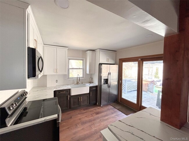 Building Photo - 451 E Main St