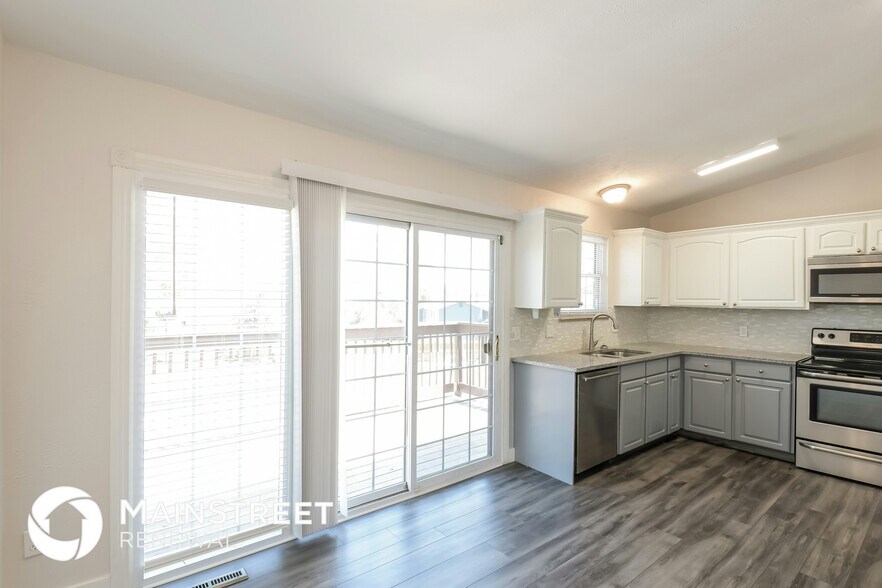 Building Photo - 17125 E Kent Dr