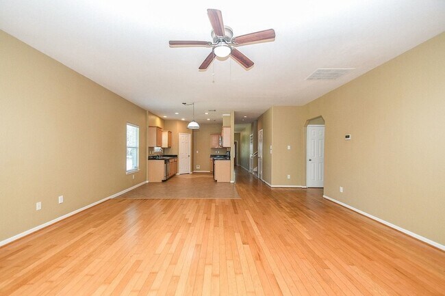 Building Photo - 402 New Hope Ln