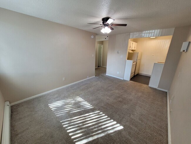 Building Photo - 809 S Circle Dr