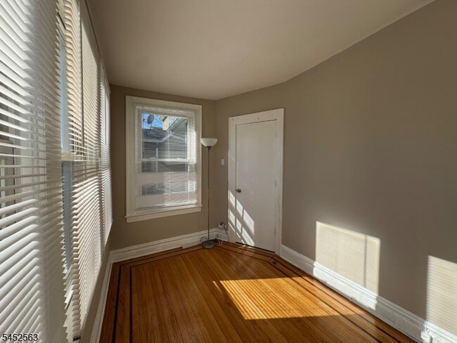 Building Photo - 271 Davis Ave