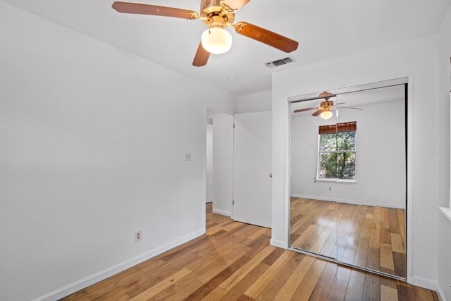 Building Photo - 1211 Delano St
