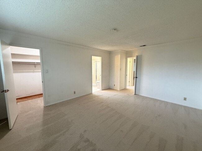 Building Photo - Single Story Home in Quiet Neigbhorhood Ne...