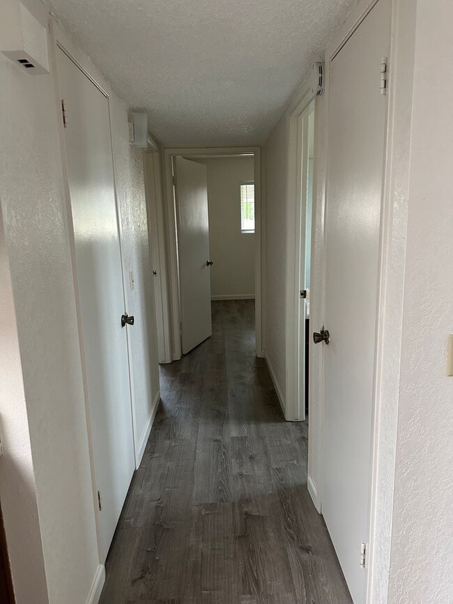 Building Photo - Well Kept Home in Sierra Bonita