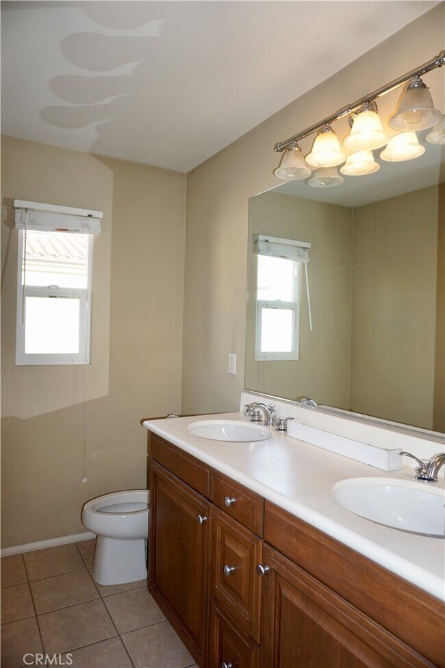 Building Photo - 72 Chantilly-