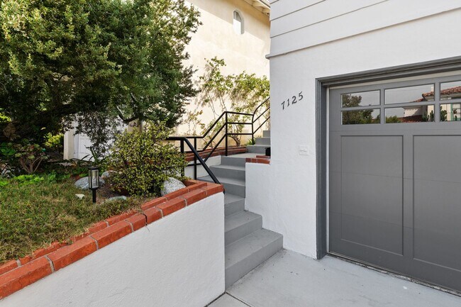Building Photo - Charming La Jolla Beach Cottage