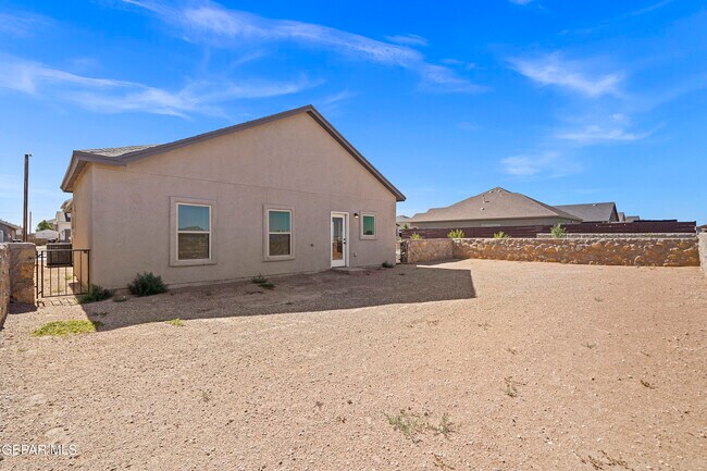 Building Photo - 1041 Summer Lake St