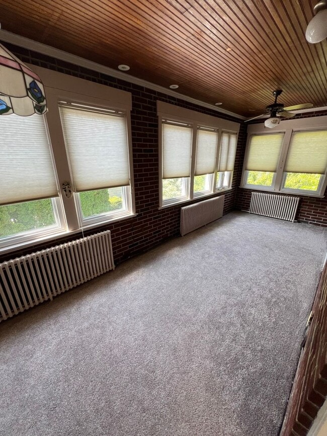 Building Photo - Beautiful 4 BR Brick Cape Cod in Lancaster!