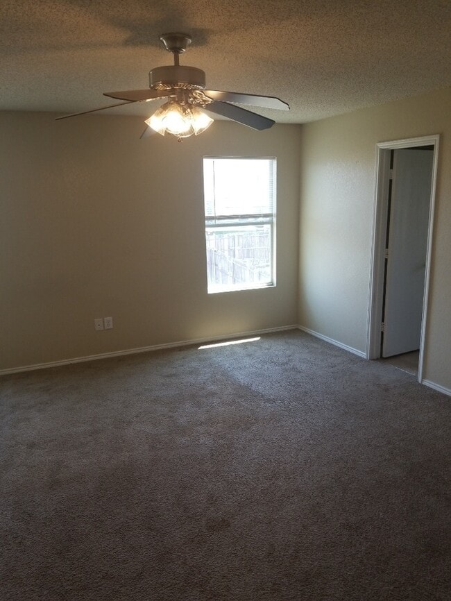 Building Photo - BURLESON 3/2/1 HOME