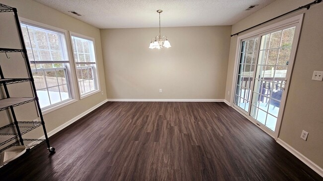 Building Photo - 4 BR 2 BA Southwest