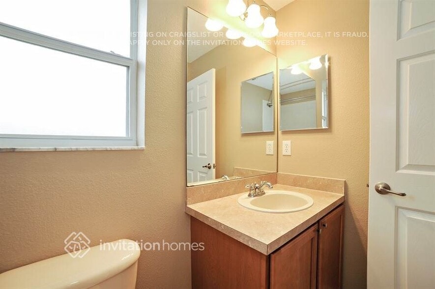 Building Photo - 3328 Thistledown Ln