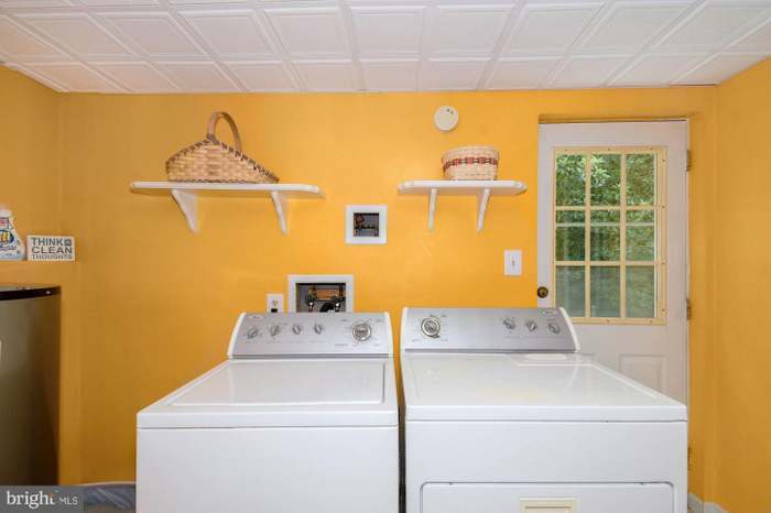 Building Photo - 3229 Manitoba Dr