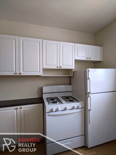 Building Photo - 555 W Aldine Ave