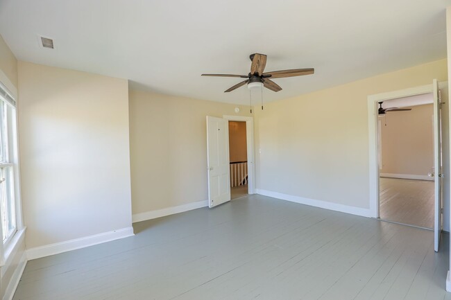 Building Photo - Charming 4-Bedroom Home with Hardwood Floo...