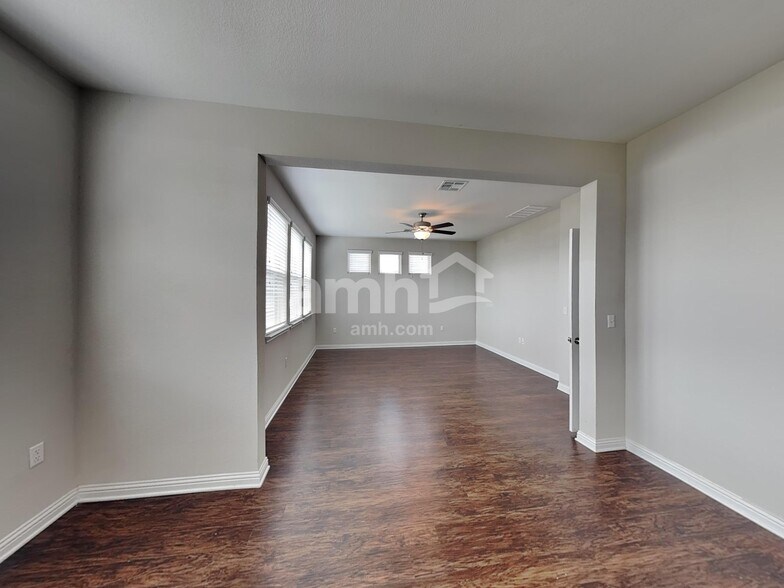 Building Photo - 5712 Kara Dr