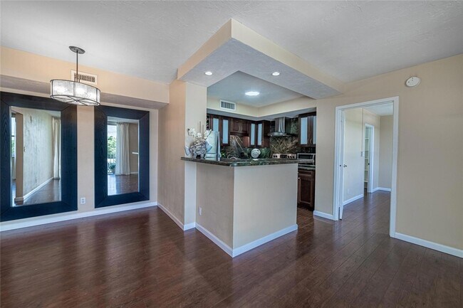 Building Photo - 1050 SE 15th St