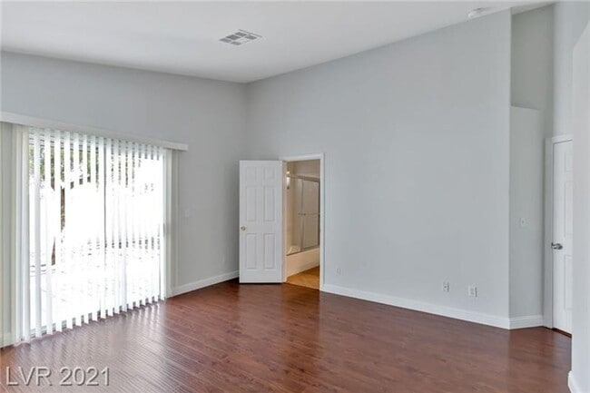 Building Photo - Fresh & Clean Single-Story Home in Gated C...