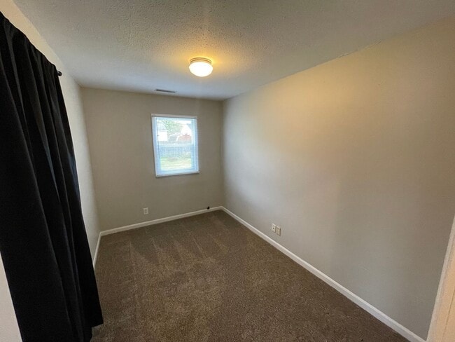 Building Photo - Three Bedroom Single Family Home Available...